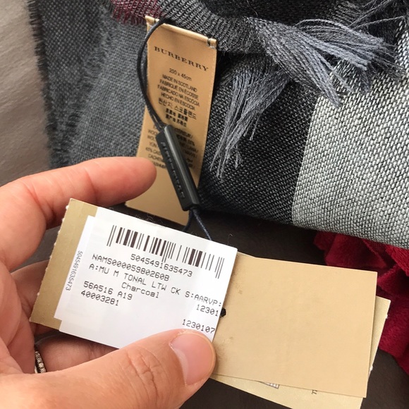 NWT Auth Burberry Scarves - Picture 5 of 8